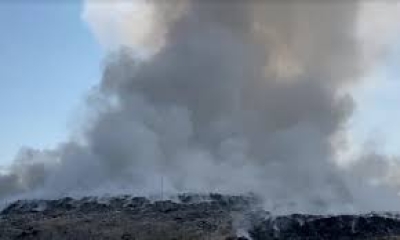 Zjarri dhe tymi toksik i plehrave mbulon Vlorën, situatë e rëndë