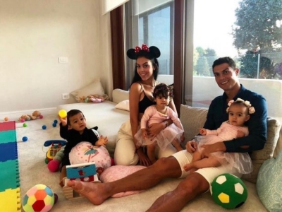 Pas akuzave për përdhunim, Ronaldo publikon foton me familje