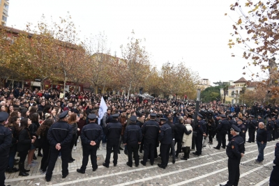 Gjimnazistët e Beratit në protestë, përkrahin studentët