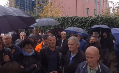 VIDEO LIVE/ Nis protesta te Gjykata e Krimeve të Rënda: Lironi djemtë tanë