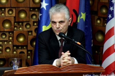 Ish-ambasadori: Të mos hiqet taksa ndaj Serbisë, Kosova të zgjidhë problematikat që i vlojnë përbrenda!