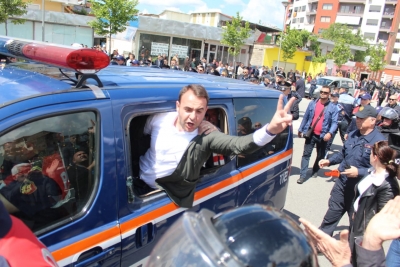Policia nis reprezaljen te &#039;Astiri&#039;/ Shoqërohen Klevis Balliu dhe disa banorë