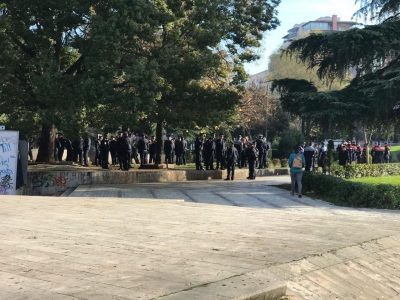 Frikë nga protesta e studentëve dhe rrëzimi i qeverisë! Rama blindon Kryeministrinë!(Foto)