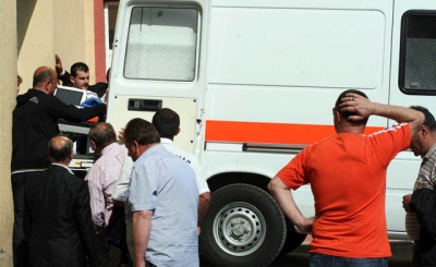 E rëndë në Korçë, 35-vjeçari hidhet nga pallati