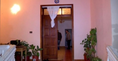 Dhunohen dhe grabiten të moshuarit në Himarë, u marrin para, vaj dhe raki