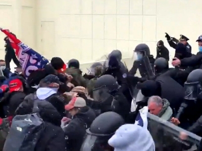 Protestuesit tentojnë të futen në Kapitol, tension në Uashington