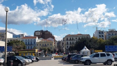 Zëri i Amerikës: Greqi, shtyhen lejet e qëndrimit dhe kartat e aplikuesve për azil