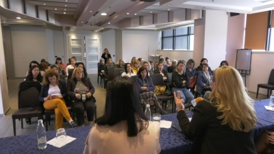 Albana Vokshi në Vlorë: Gratë dhe vajzat në krye të protestave qytetare për të çliruar familjet e tyre nga qeveria e bandave dhe e krimit