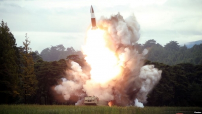 Koreja e Veriut hedh dy raketa të reja