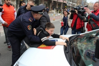 Situata te ‘Petro Nini’, fitojnë banorët, tërhiqen përmbaruesit