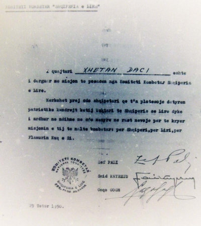 Dokumenti i përfaqësimit që iu gjet Xhetan Dacit, nënshkruar nga Zef Pali (Balli Kombëtar), Sait Kryeziu (Partia Fshatare) dhe Gaqo Gogo (Legaliteti)