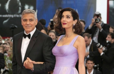 Clooney-Amal në krizë, ajo largohet në Sardenja me binjakët
