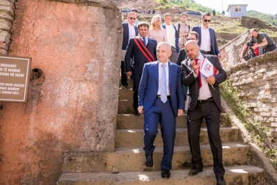 “Të çlirohemi nga makthi i diktaturës”, Meta: Kurrë kthim pas!