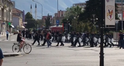 Shtetrrethim në Shkodër, policia terrorizon banorët për mitingun e Ramës