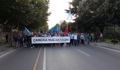 Mijëra simpatizantë të PDIU marshojnë drejt protestës (video)