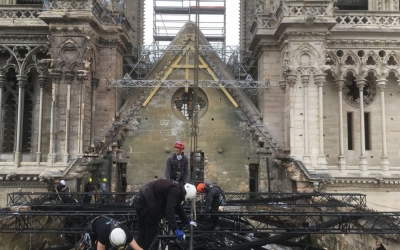 Franca ruan identitetin origjinal të "Notre Dame", senati vendos kundër Presidentit Macron