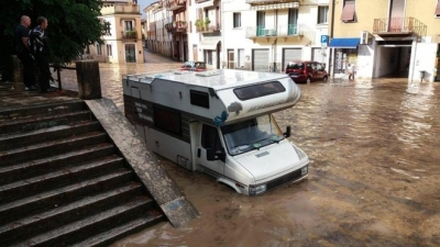 Foto/ Përmbytet Italia, reshje dhe stuhi në të gjithë vendin