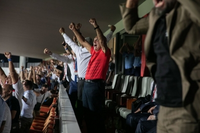 Presidenti Meta uron Kuqezinjtë dhe Dardanët: Na ngitët zemrat peshë