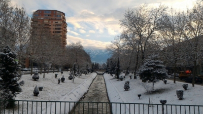 Borë edhe në Tiranë, flet sinoptikania: Çfarë pritet ditët në vijim