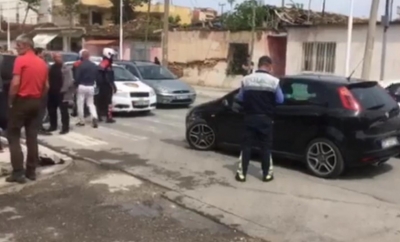 Video/ Aksidentohet nga makina kalimtari në Vlorë