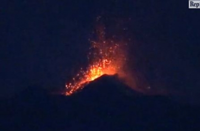 Video/ Rizgjohet  vullkani Etna, hi dhe llavë kudo