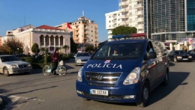 Durrës, 13-vjeçari kapet në shkollë me pistoletë imituese