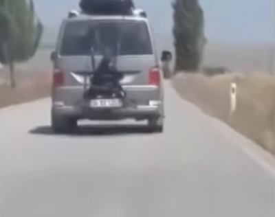 Shokuese në Turqi, dënon vajzën duke e lidhur pas furgonit (Video)