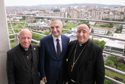 Jehona e mediave të huaja për vizitën e Presidentit Meta te Konkatedralja në Kosovë