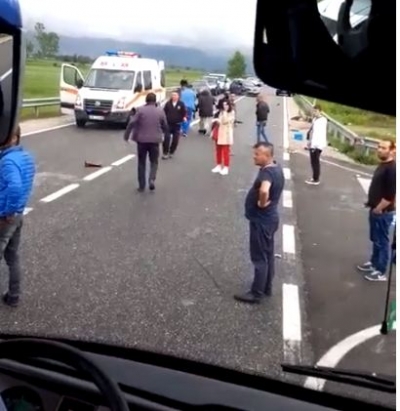 PAMJET/ Tragjike, çifti i bashkëshortëve përplasen rëndë nga automjeti, humb jetën burri