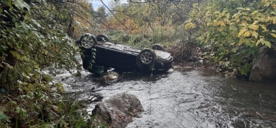 &#039;Shofer i ri&#039;/ Makina bie në përrua nga shpejtësia, shihni pamjet