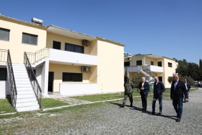 Meta viziton Shtëpinë e Pushimit të Ushtarakëve në Durrës të kthyer në një qendër karantinimi