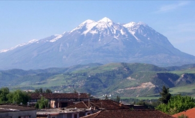 Aksident në Malin e Tomorrit, humb jetën shoferi 36-vjeçar