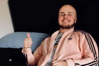 Studenti i gazetarisë vetëvaret se humbi celularin në festë