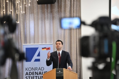 Premtimi i Bashës: Paga minimale 300 euro, paga në privat do rritet duke hequr disa taksa