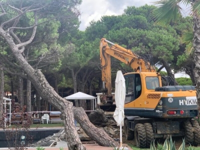 Policia dhe IKMT ndërhyrje te Prestige Resort, nxirren me forcë pushuesit dhe punonjësit