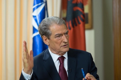‘Mini-Shengeni i luftënxitësit Vuçiç po destabilizon Malin e Zi’