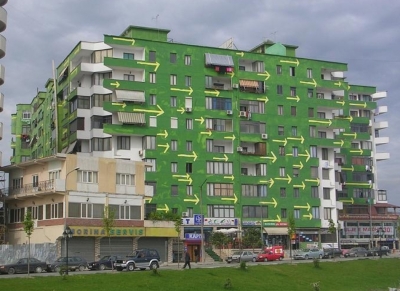 Banorët përplasen me Policinë te Pallati me Shigjeta në Tiranë