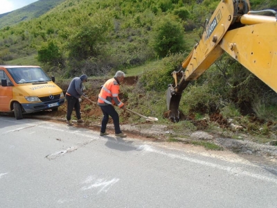 Bie në kontakt me rrymën elektrike, ndërron jetë mirëmbajtësi i rrugës në Baldushk