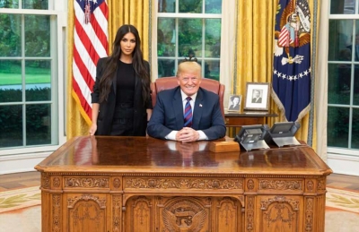 E ftoi në zyrë, Donald Trump poston foto nga me Kim Kardashian