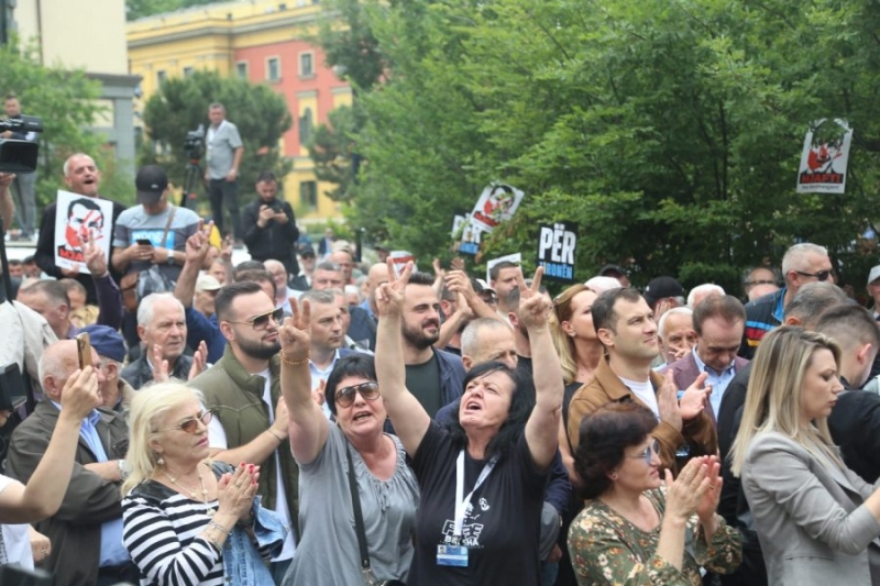Protesta e radhës të martën që vjen/ Ftesa: Sot në mbrëmje të gjithë te rrugica e Berishës, na pret një surprizë