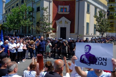 &quot;Hajduti Veliaj të marrë ndëshkimin&quot;/ Nis protesta para Bashkisë së Tiranës