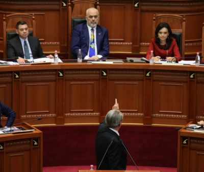 Berisha-Ramës: Tmerrove pasagjerët në avion, menduan se je terrorist