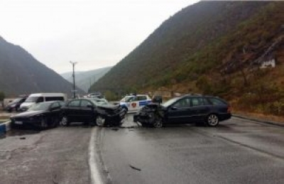 Aksident i frikshëm në Korçë, disa të plagosur, makina përplaset me autobuzin