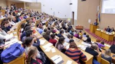 A do ta ndryshojë përgjithmonë Koronavirusi mënyrën e mësimdhënies në universitete?