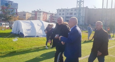 Tërmeti në Shqipëri/ Presidenti Meta vizitë në Shtabin e Emergjencës në stadiumin e Durrësit