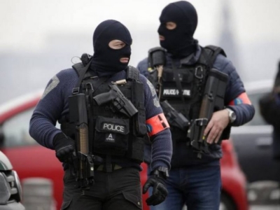 Emrat e 4 shqiptarëve që iu sekuestruan sot milionat, EUROPOL: Trafikonin armë në BE dhe tonelata kokainë