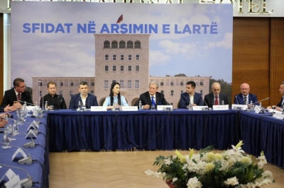 Berisha: Pedagogë e studentë të protestojnë, do i mbështes! Opozita 'mashtruese' e Bashës mori fund