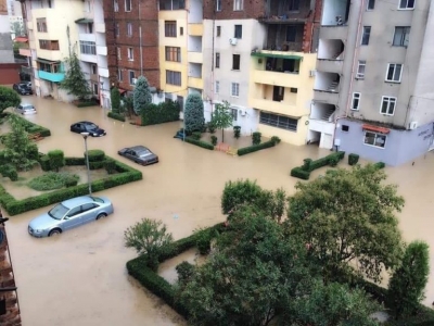 Zgjerohet harta e përmbytjeve në Lezhë, dhjetëra fëmijë s’mund të shkojnë në shkollë