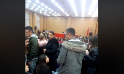 Studentët e Vlorës bëjnë gjestin fantastik ndaj Edi Ramës (VIDEO)