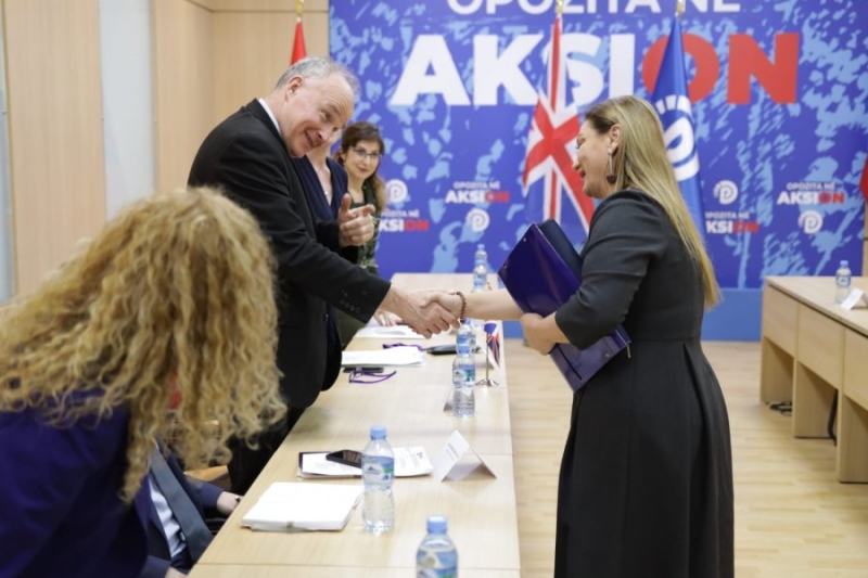 Deputetët britanikë në selinë blu: Marrëdhënie të shkëlqyera, PD themeluese e pluralizmit në Shqipëri